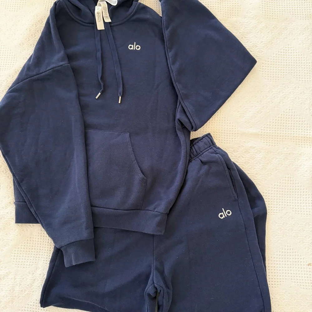 ALO Yoga accokade Navy Blue Pantsuit set - Picture 2 of 4